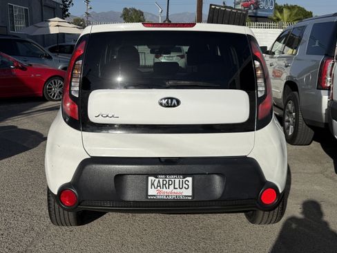 Used 2015 Kia Soul + image 9