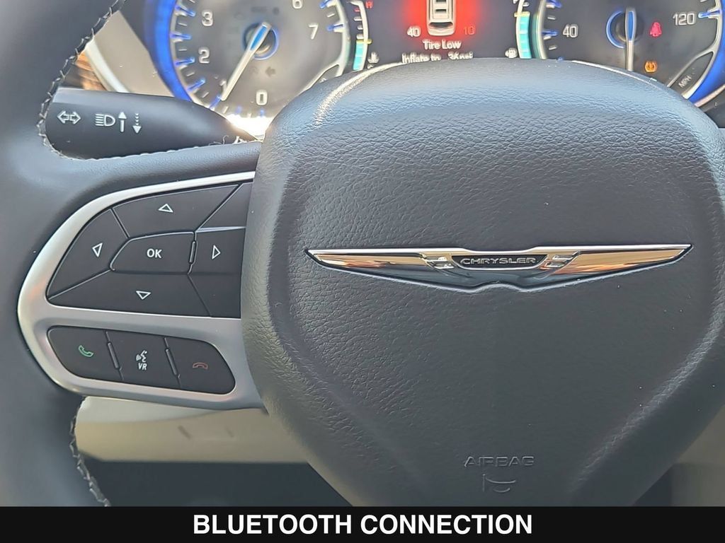 Used 2023 Chrysler Pacifica Limited w/ Uconnect Theater Family Group FWD image 23