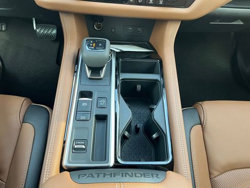 New 2025 Nissan Pathfinder Platinum image 11