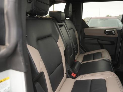 Used 2024 Ford Bronco Wildtrak image 16