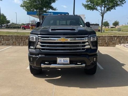 Used 2025 Chevrolet Silverado 3500 High Country w/ High Country Premium Package AWD/4WD image 2