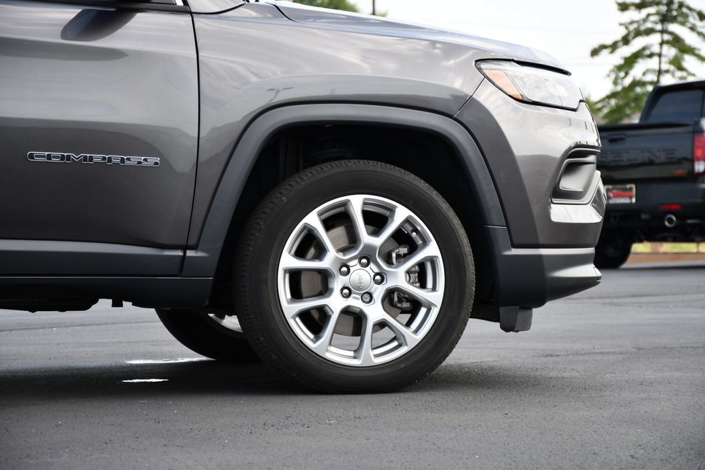 Used 2023 Jeep Compass Latitude AWD/4WD image 9