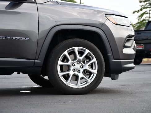 Used 2023 Jeep Compass Latitude AWD/4WD image 9