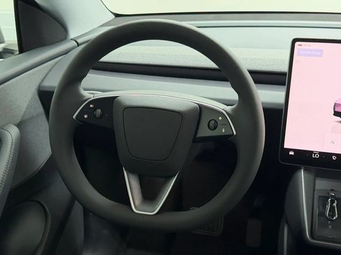 Used 2026 Tesla Model Y 2WD image 16