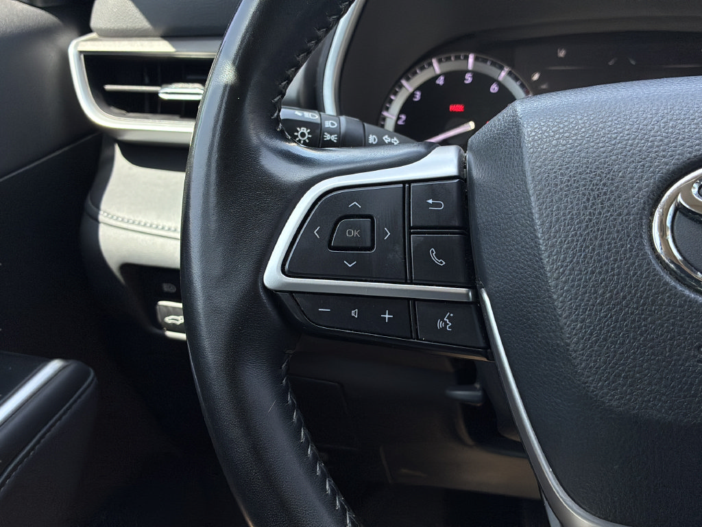 Used 2022 Toyota Highlander XLE FWD image 22