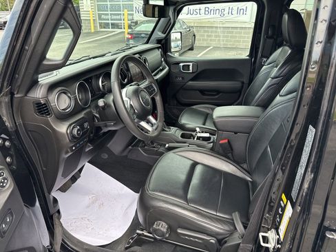 Used 2023 Jeep Wrangler Unlimited Sahara w/ Cold Weather Group AWD/4WD image 43