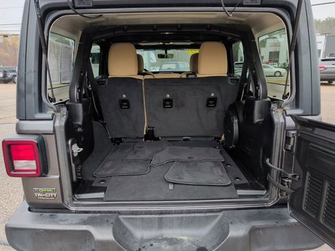 Used 2022 Jeep Wrangler Unlimited Sport AWD/4WD image 31