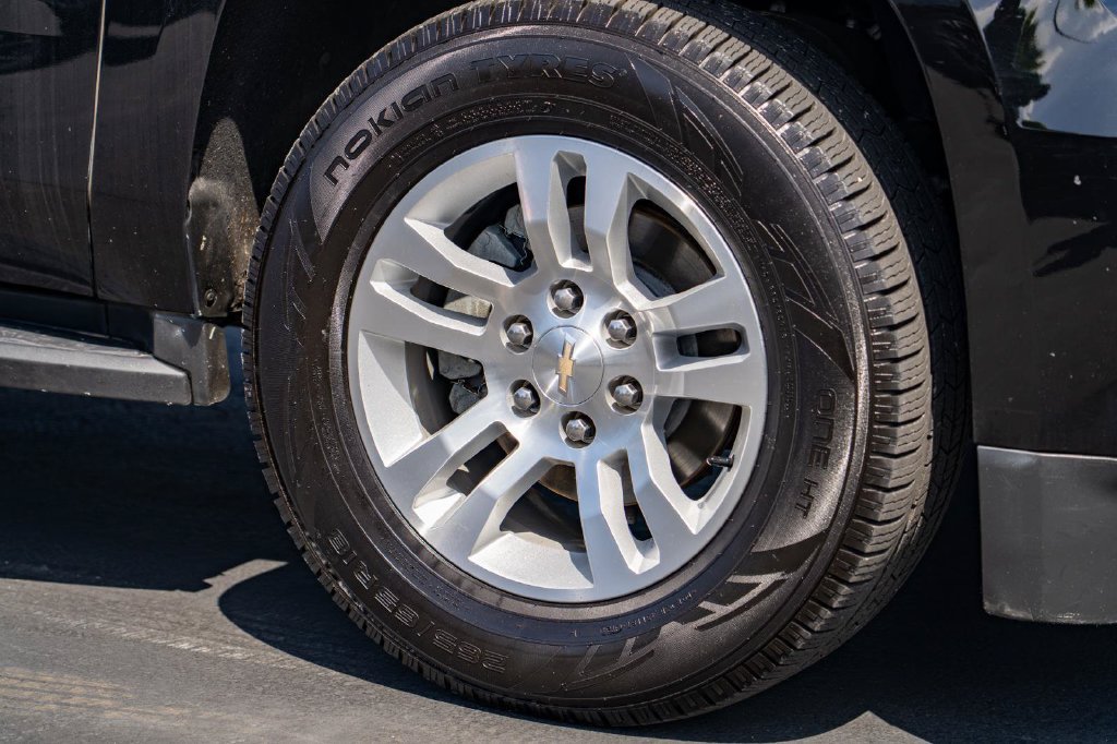 Used 2019 Chevrolet Suburban LT AWD/4WD image 8