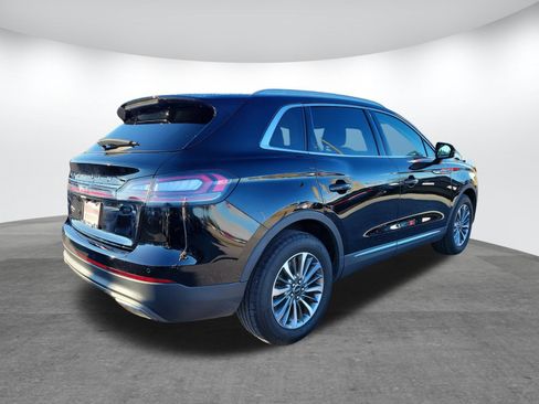 Used 2023 Lincoln Nautilus AWD w/ Premium Package image 7