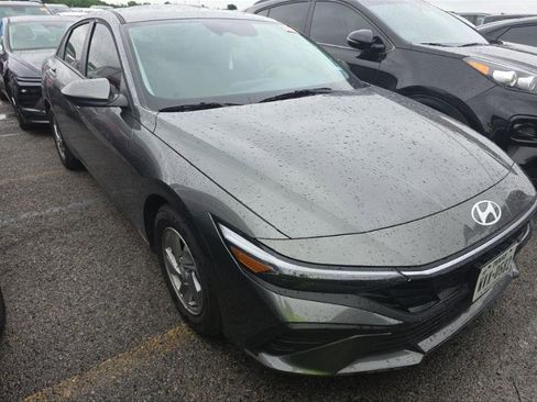 Used 2025 Hyundai Elantra SE FWD image 1