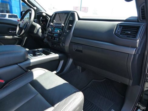 Used 2021 Nissan Titan PRO-4X w/ Pro-4x Convenience Package AWD/4WD image 15