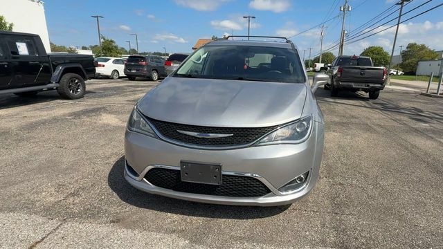 Used 2020 Chrysler Pacifica Touring-L Plus FWD image 3