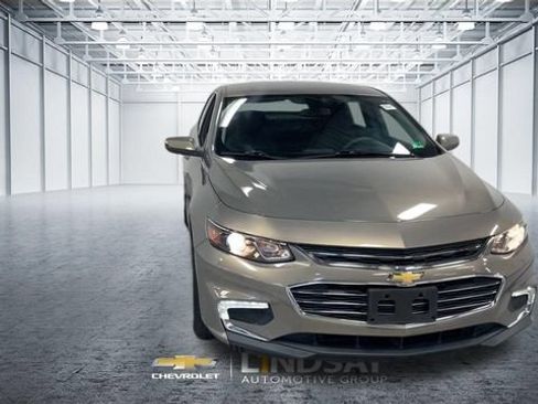 Used 2018 Chevrolet Malibu LT FWD image 4