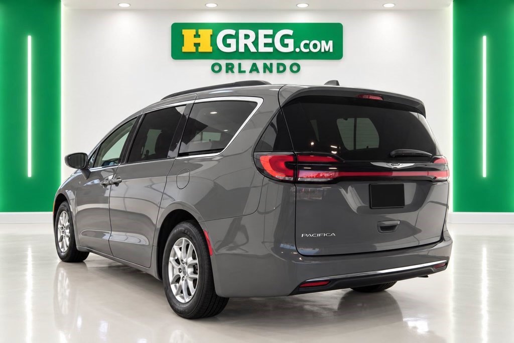 Used 2022 Chrysler Pacifica Touring-L FWD image 2