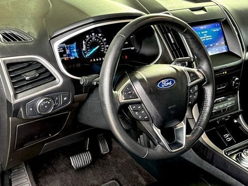 Used 2020 Ford Edge SEL image 8