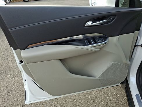 Used 2020 Cadillac XT4 Luxury w/ Cold Weather Package image 13