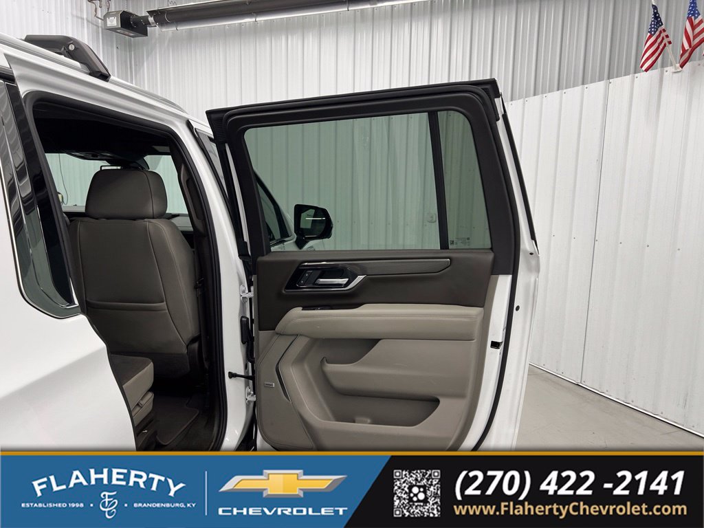 Used 2025 GMC Yukon XL Elevation AWD/4WD image 12