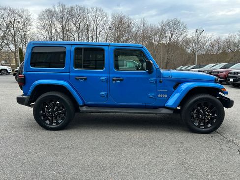 Used 2023 Jeep Wrangler Unlimited Sahara w/ Cold Weather Group AWD/4WD image 3