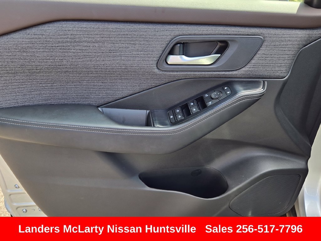 Used 2023 Nissan Rogue SV FWD image 20