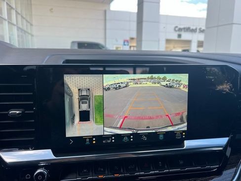 Used 2022 GMC Sierra 1500 Elevation w/ Elevation Premium Package AWD/4WD image 9