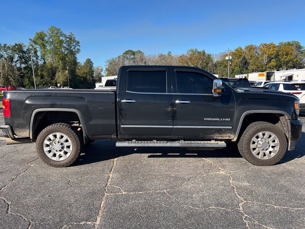 Used 2019 GMC Sierra 2500 Denali w/ Duramax Plus Package AWD/4WD image 2