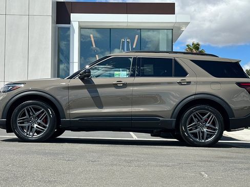 New 2026 Ford Explorer ST-Line w/ ST-Line Street Pack RWD image 6