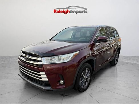 Used 2017 Toyota Highlander XLE FWD image 5