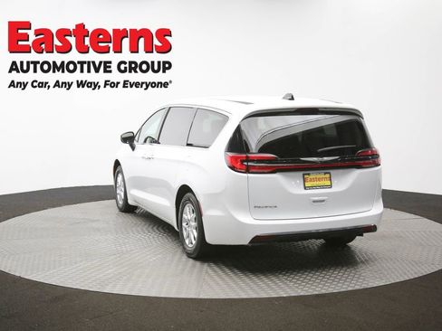 Used 2023 Chrysler Pacifica Touring-L image 66