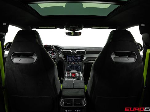 Used 2023 Lamborghini Urus Performante AWD/4WD image 30