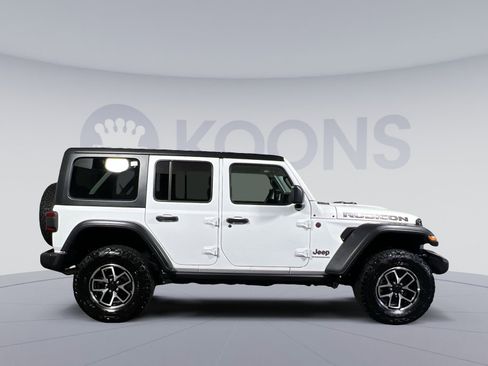 Used 2025 Jeep Wrangler Unlimited Rubicon AWD/4WD image 12