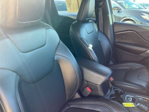 Used 2019 Jeep Cherokee Latitude Plus w/ Cold Weather Group image 25