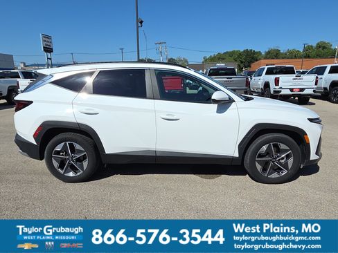 Used 2025 Hyundai Tucson SEL FWD image 9