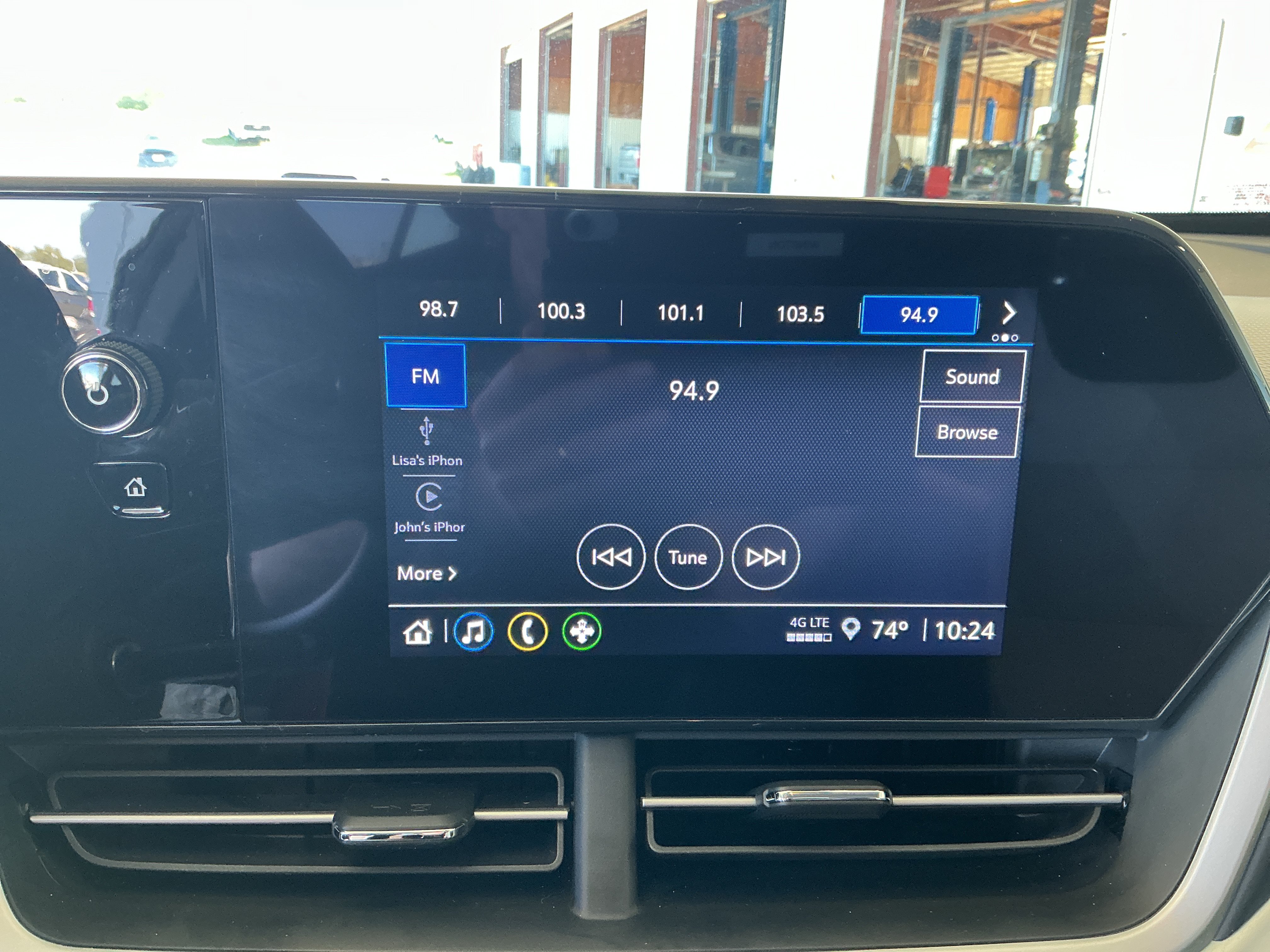 Used 2025 Chevrolet Trax LS w/ LS Convenience Package FWD image 31