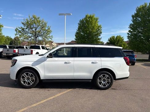 Used 2025 Ford Expedition Active AWD/4WD image 3