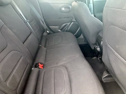 Used 2019 Jeep Renegade Latitude w/ Popular Equipment Group image 11