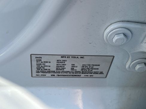 Used 2026 Tesla Model Y AWD image 12