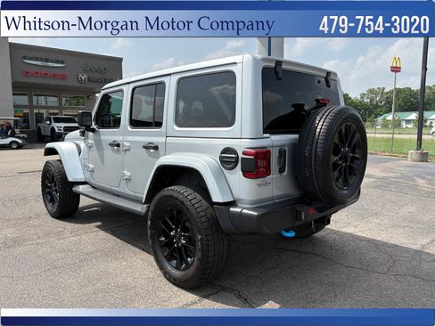 Used 2023 Jeep Wrangler Unlimited Sahara AWD/4WD image 8