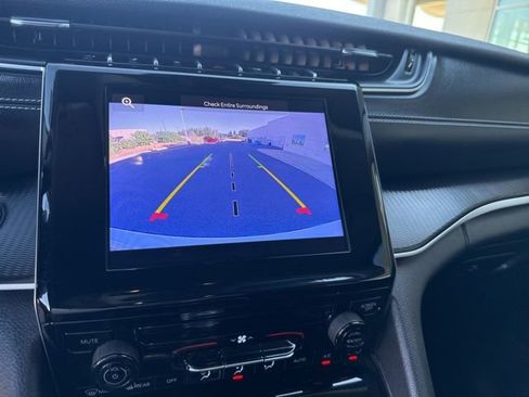 Used 2023 Jeep Grand Cherokee Laredo image 32