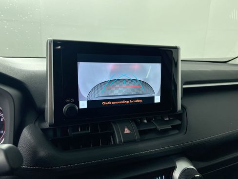 Used 2025 Toyota RAV4 XLE image 23