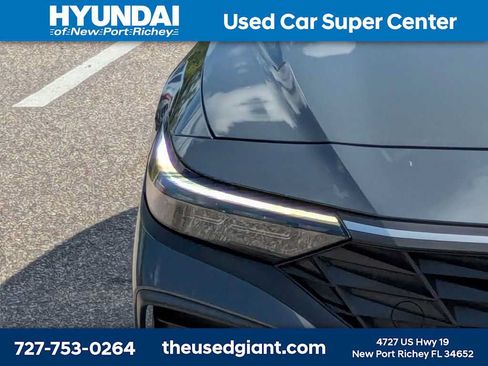 Certified 2024 Hyundai Elantra SE FWD image 9