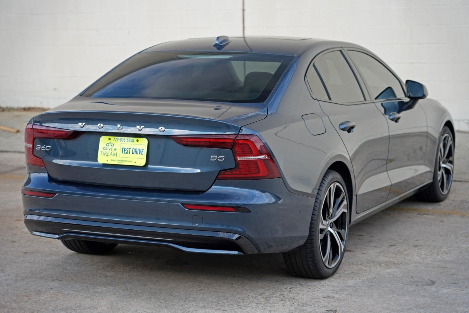 Used 2025 Volvo S60 B5 Plus w/ Climate Package FWD image 56