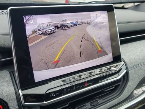 Certified 2024 Jeep Compass Latitude image 15