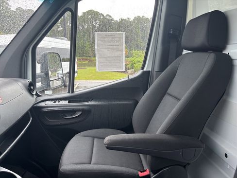 Used 2021 Freightliner Sprinter 3500 image 35