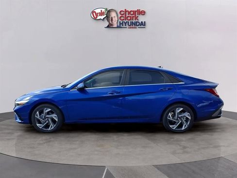 New 2025 Hyundai Elantra Limited image 2