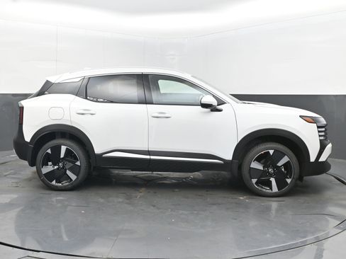 New 2025 Nissan Kicks SR image 8