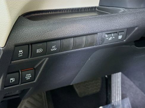 Used 2025 Toyota Sienna Limited AWD/4WD image 18