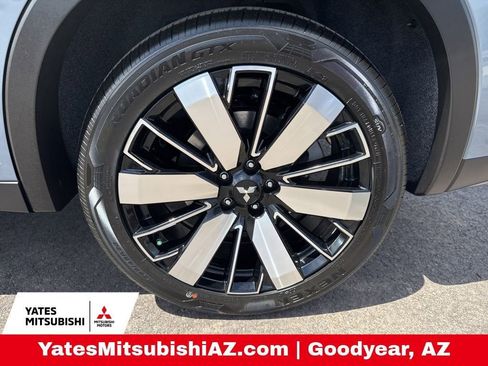 New 2026 Mitsubishi Outlander SE image 5