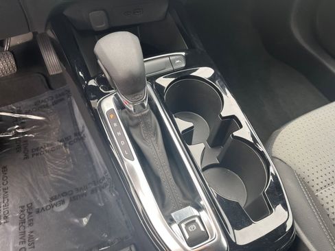 Used 2025 Chevrolet Trax LT image 41