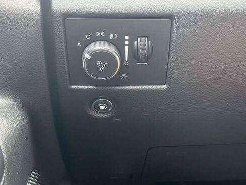 Used 2019 Jeep Grand Cherokee Altitude AWD/4WD image 29