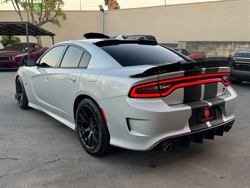 Used 2019 Dodge Charger Scat Pack w/ Dynamics Package RWD image 12